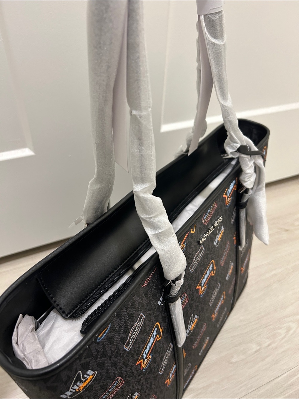 Michael Kors (NWT) Jet Set Large Printed Signature Logo Tote Bag - Picture 7 of 14